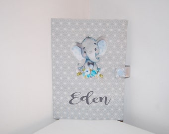 Protège carnet de santé PERSONNALISABLE en tissu gris, motif éléphanteau, idéal cadeau naissance bébé