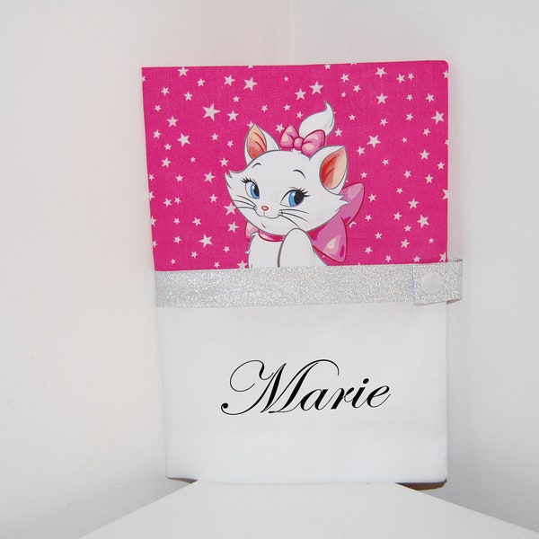 Protège carnet de santé PERSONNALISABLE chaton Aristochat en coton rose étoilé et blanc, idéal cadeau naissance bébé