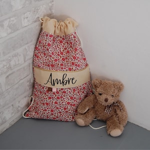 Sac à dos pochon enfant PERSONNALISABLE en tissu double gaze liberty rose rouge et lin