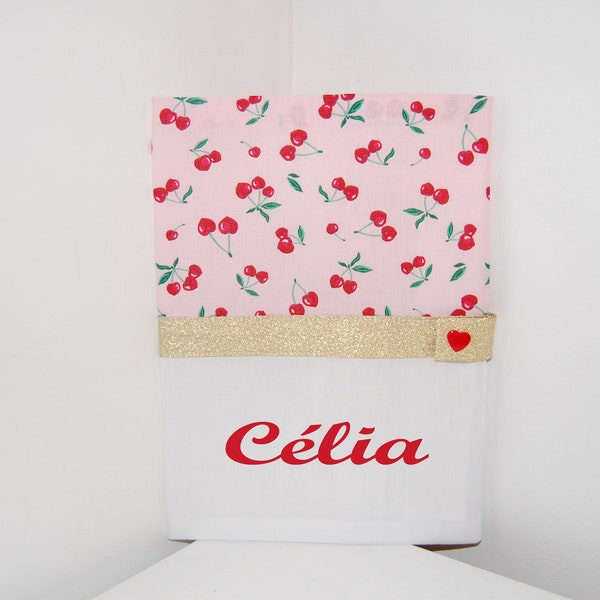 Protège carnet de santé PERSONNALISABLE en tissu rouge blanc rose et vert motif cerises et fraises idéal cadeau naissance bébé