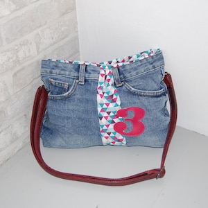 Sac à main Femme en jean simili cuir bleu et tissu scandinave, triangles colorés chiffre 3 .