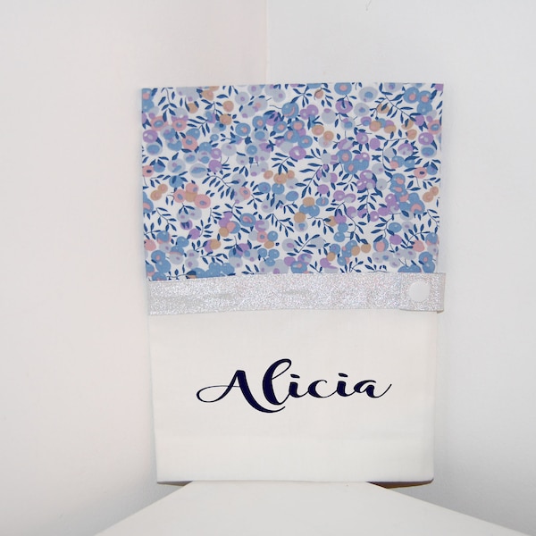 Protège carnet de santé PERSONNALISABLE en tissu liberty bleu et gris, idéal cadeau naissance bébé