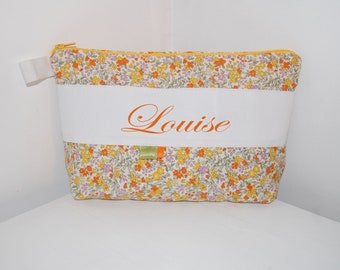 Trousse de toilette évasée en tissu liberty rose, idéal cadeau naissance.