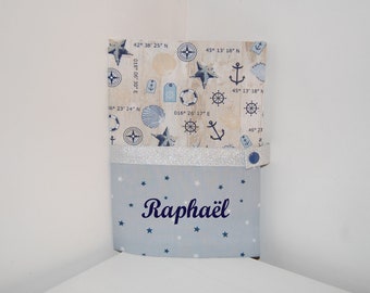 Protège carnet de santé PERSONNALISABLE en tissu marin taupe blanc et bleu, idéal cadeau naissance bébé