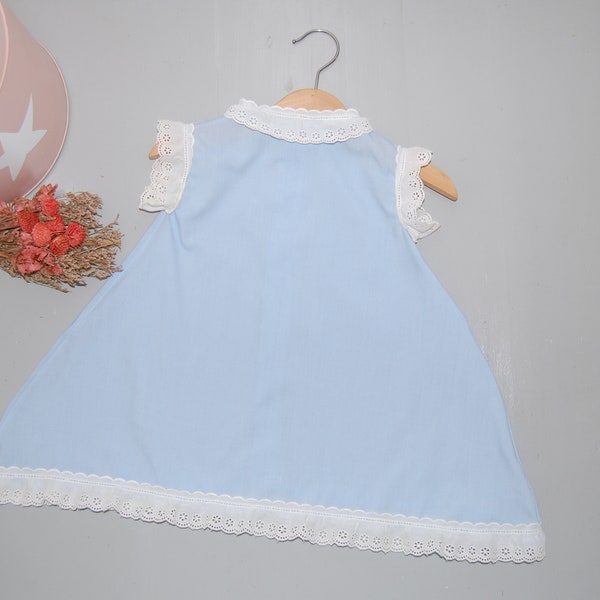 Robe bébé fille 9-12 mois en tissu bleu ciel et dentelle, idéal cadeau naissance