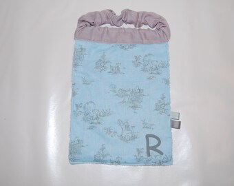 Serviette de cantine PERSONNALISABLE bleu motif ourson vintage, serviette de table garçons, bavoir élastique enfant, serviette maternelle