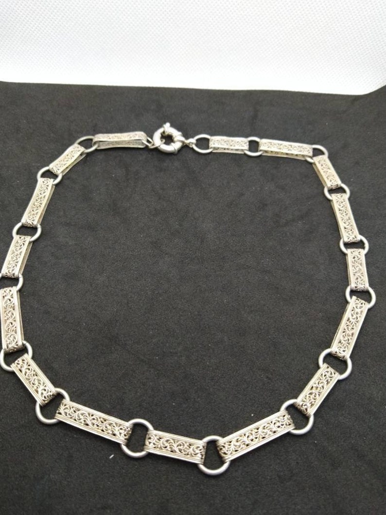 Gorgeous vintage filigree 925 STG silver necklace.