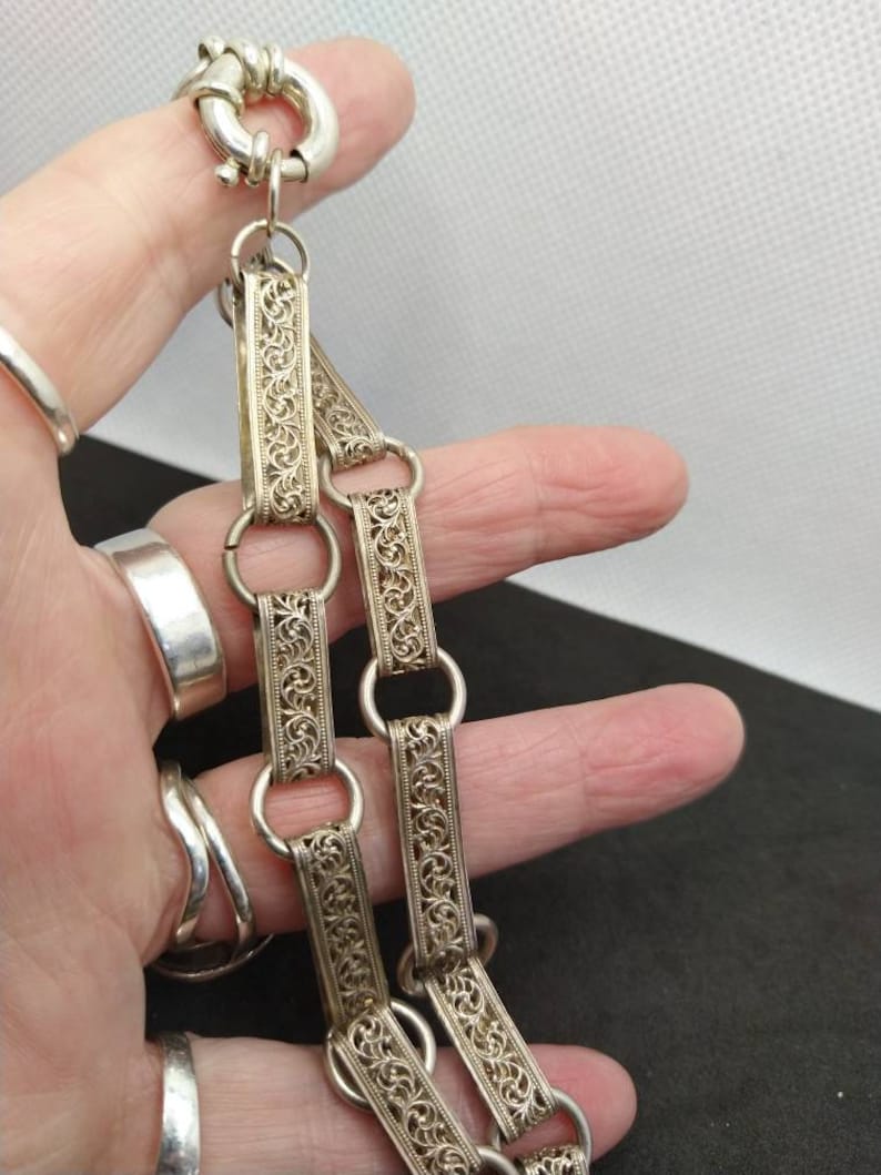 Gorgeous vintage filigree 925 STG silver necklace.