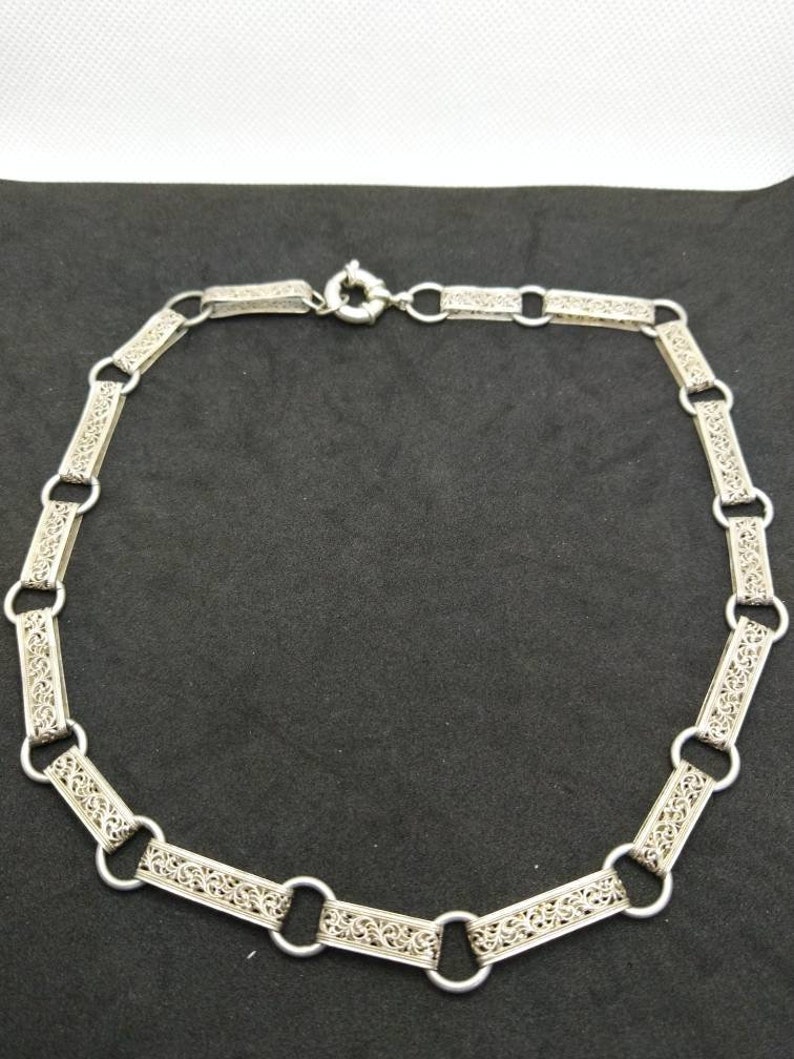 Gorgeous vintage filigree 925 STG silver necklace.