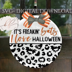 SVG- It's Freakin' Bats I Love Halloween Door Hanger svg with Bat Leopard Print Digital Design