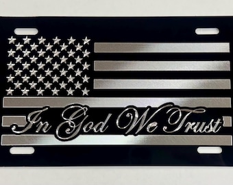 In Gott vertrauen wir US-Flagge schwarzes Nummernschild Patriotisches Auto-Tag-Diamant geätzt auf Aluminiummetall Wetterfest und rostfrei