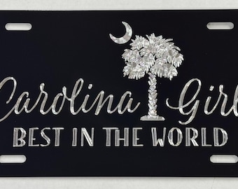 Placa de carro Carolina Girl com diamante gravado em metal de alumínio preto à prova de intempéries e ferrugem