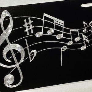 Notas musicais gravadas, piano, professor de música, presente, placa de carro, etiqueta de diamante gravada em metal de alumínio preto, à prova de intempéries e ferrugem