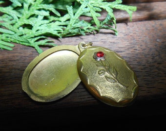 Locket for photos.Old medallion For a photo with gold leaf.