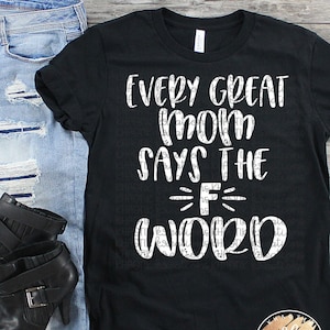 Puede incluir: Camiseta negra con texto blanco que dice "Every Great Mom Says The F Word".