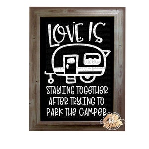Liefde is bij elkaar blijven na het parkeren van de camper Svg Love Svg Funny Svg Camper Svg RV Svg Funny Svg Designs Funny Cut Files Cricut Cut File