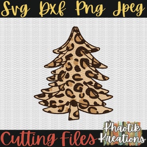 Puede incluir: Un dise&ntilde;o de &aacute;rbol de Navidad de estampado de leopardo marr&oacute;n y beige. El &aacute;rbol est&aacute; contorneado en negro. El dise&ntilde;o es perfecto para proyectos de manualidades, como archivos de corte para calcoman&iacute;as de vinilo, manualidades de papel y m&aacute;s.