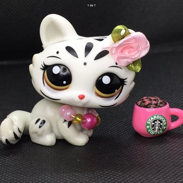 Littlest Pet Shop Cute kitty, LPS crouching Tiger Cat, 3585 with handmade accessories