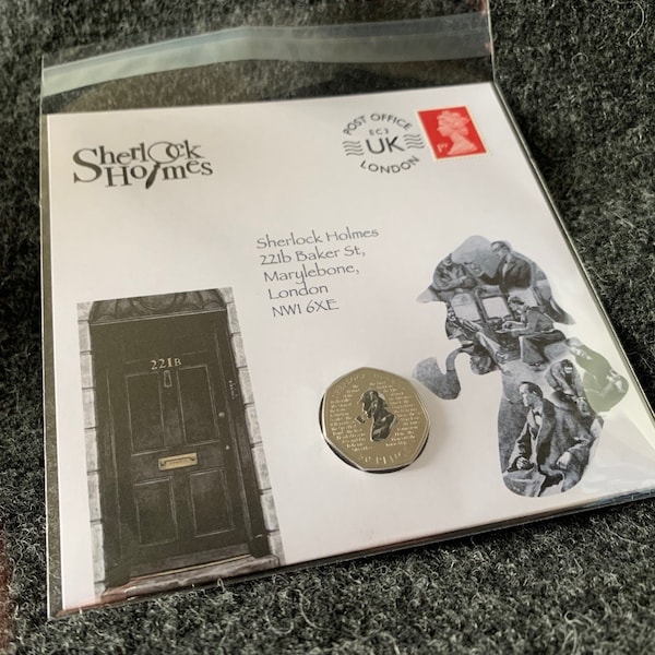 Sherlock Holmes 50p Aufkleber, unzirkulierte Münze und Briefmarkenhülle