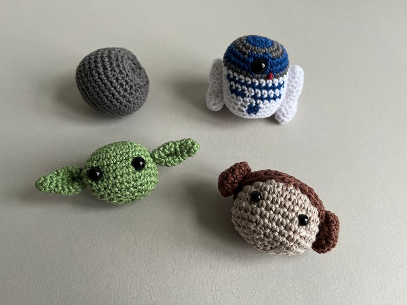 Star Wars Stroller Chain CROCHET PATTERN Mobile Pram Amigurumi Baby Crochet Garland Leia Yoda Death Star R2D2 Toy image 2