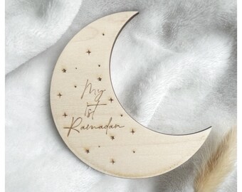 Panneau moderne du ramadan, mon premier panneau du ramadan, plaque céleste de l'Aïd, jalons de bébé, croissant de lune en bois, accessoire de médias sociaux. Ramadan moubarak