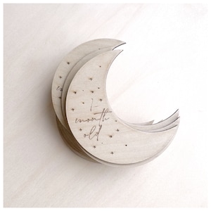 Discos modernos de hitos para bebés, hitos para bebés, hitos de madera de luna creciente, accesorios de redes sociales, regalo de baby shower, nuevo regalo para bebés