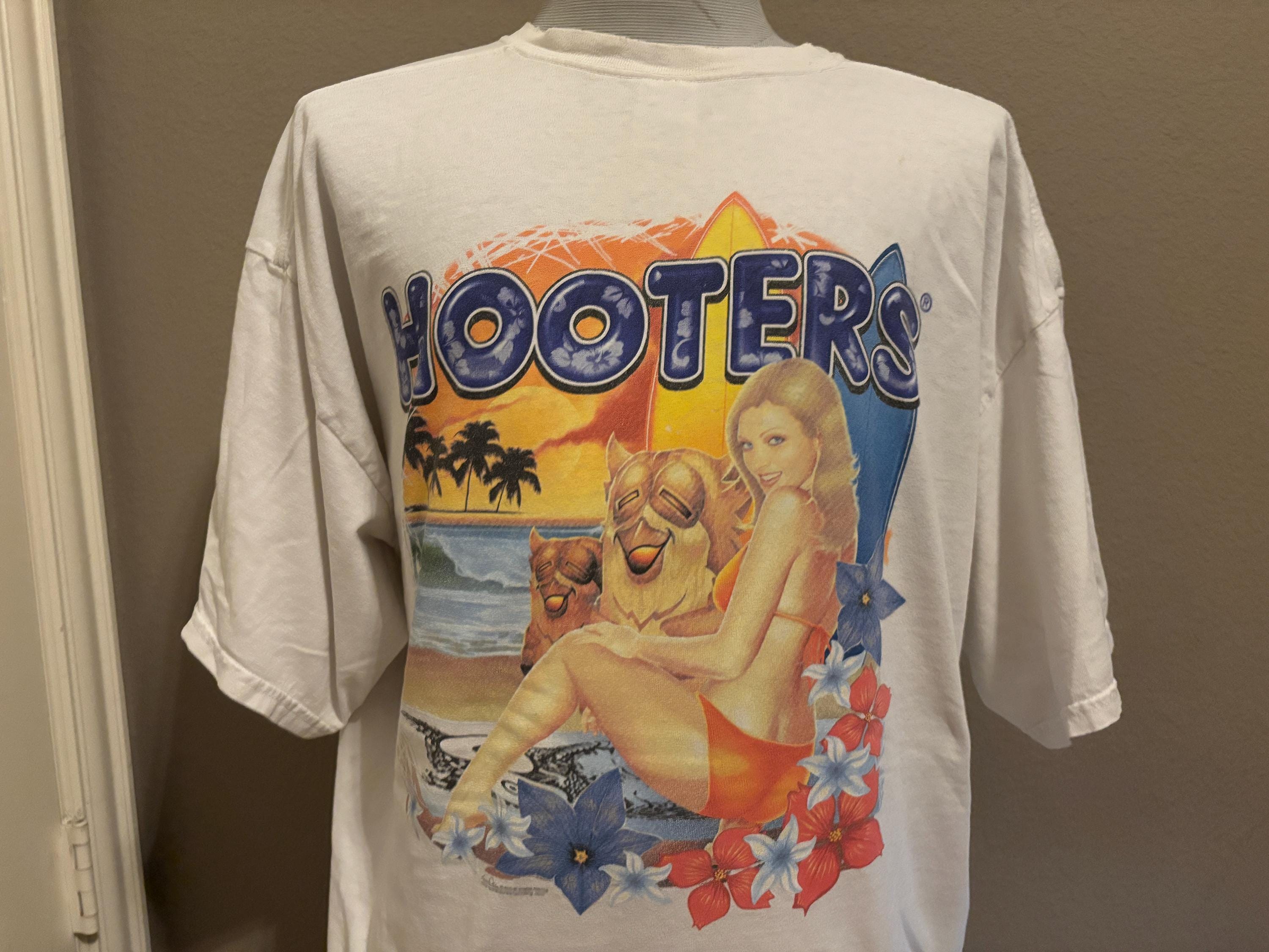 Hooters Vintage Tee - Etsy