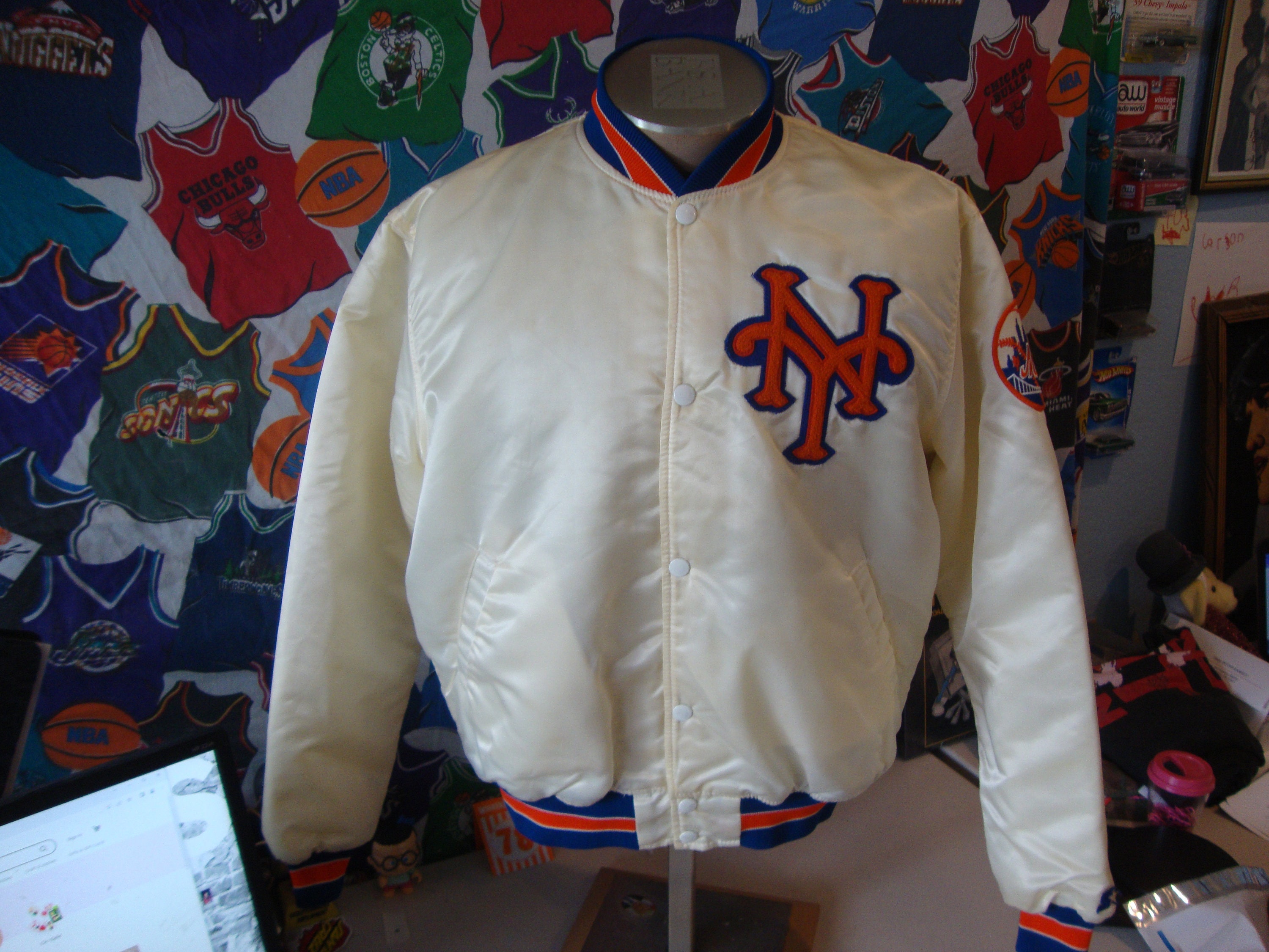 Vintage Starter Atlanta Braves Satin Jacket Size L Excellent Condition.  Rare!!!