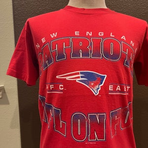 Vintage 90's New England Patriots Red T Shirt Size M image 1