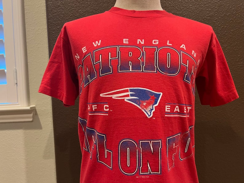 Vintage 90's New England Patriots Red T Shirt Size M image 1