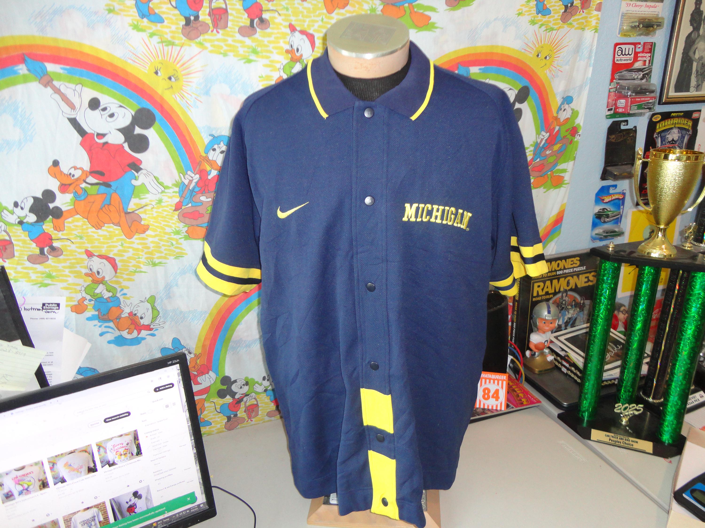 Vintage 1990s Michigan Wolverines Nike Team Sports Snap Basketball