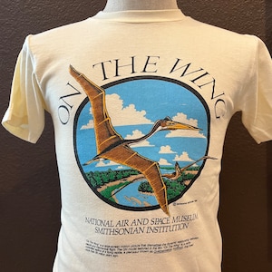 Vintage 80er On The Wing Smithsonian Einrichtung Weißes T-Shirt Gr. S