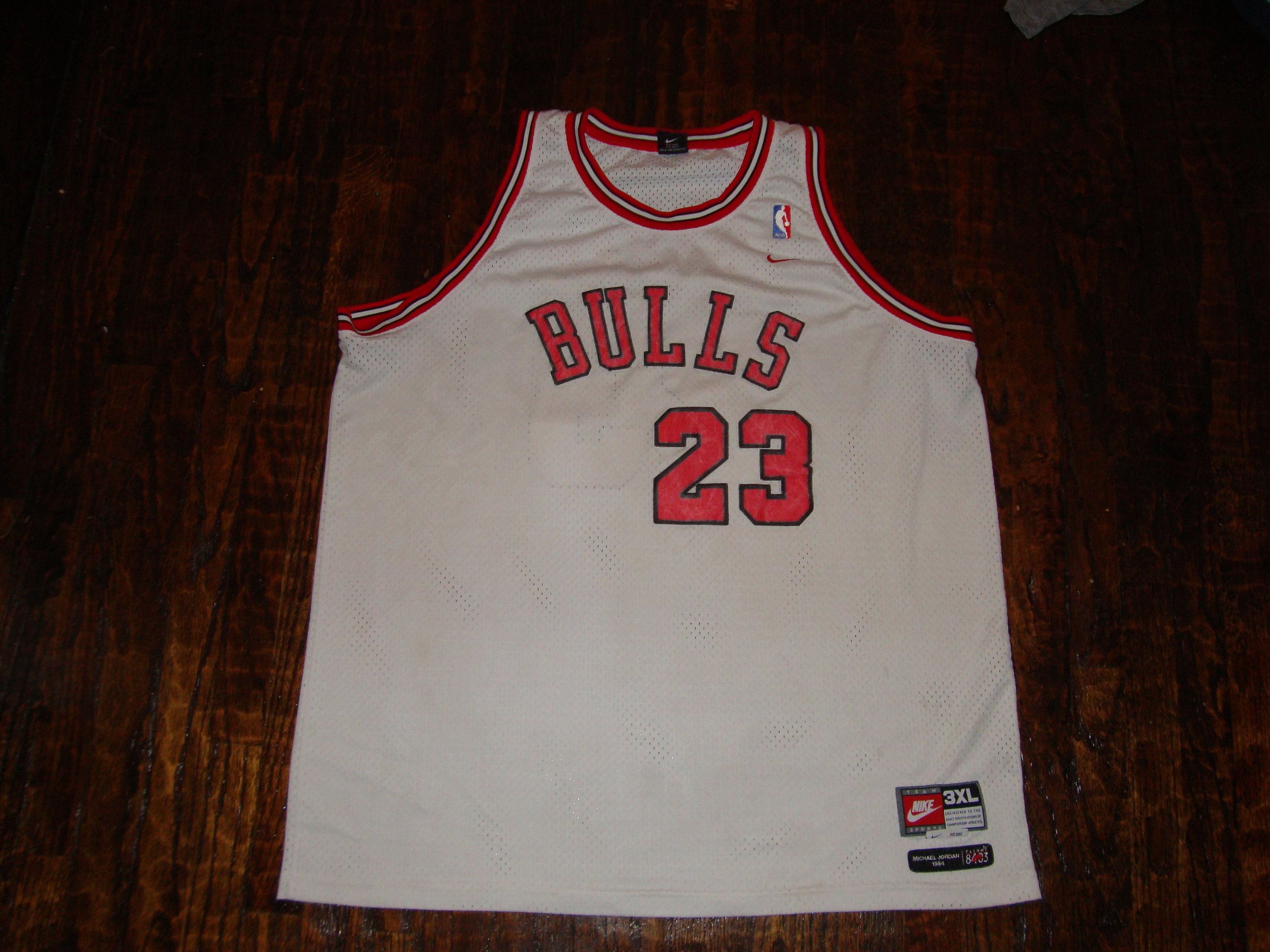 NBA CHICAGO BULLS BASKETBALL SHIRT JERSEY NIKE #23 MICHAEL JORDAN