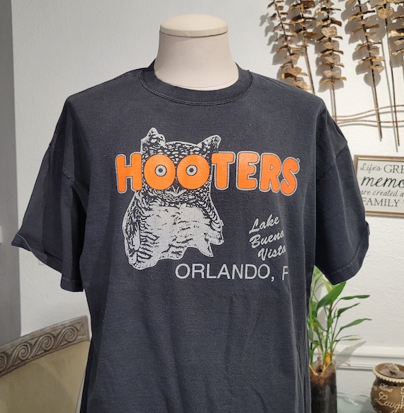 Vintage 90s Hooters Orlando, FL black T-shirt siz… - image 1