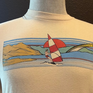 Vintage 80&#39;s Myrtle Beach, SC Sailing Windsurfing beige Longsleeve T Shirt Size L