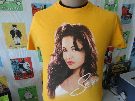 Selena Quintanilla the queen gold Tee T Shirt XL - image 1