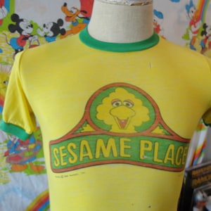 Maglietta vintage del 1980 con motivo Sesame Street Place, sottile e morbida, taglia S, punto singolo