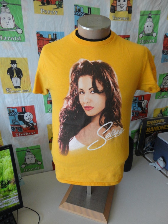 Selena Quintanilla the queen gold Tee T Shirt XL - image 2