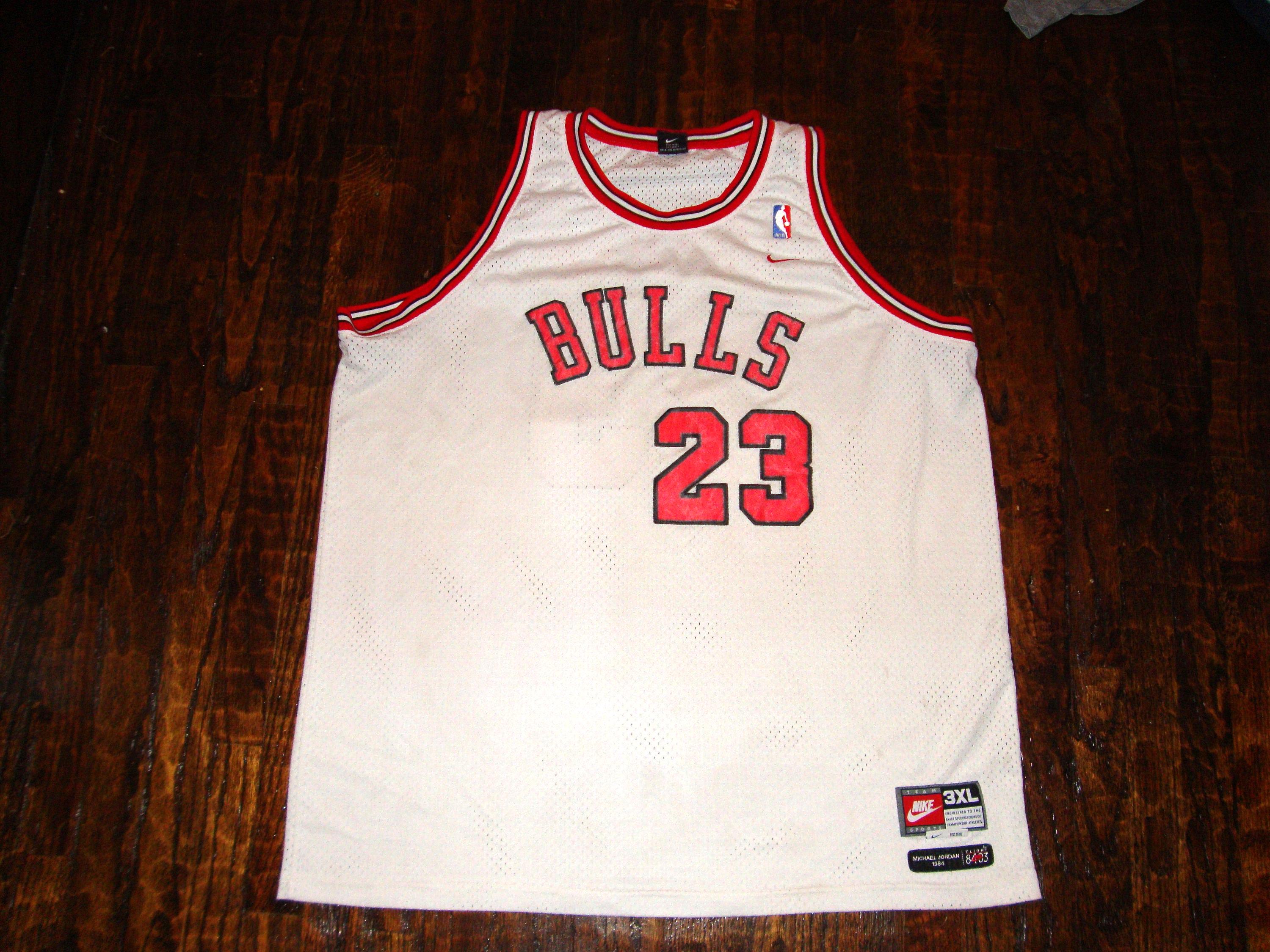 Vintage Michael Jordan Chicago Bulls #23 Sewn Nike 1984 Flight