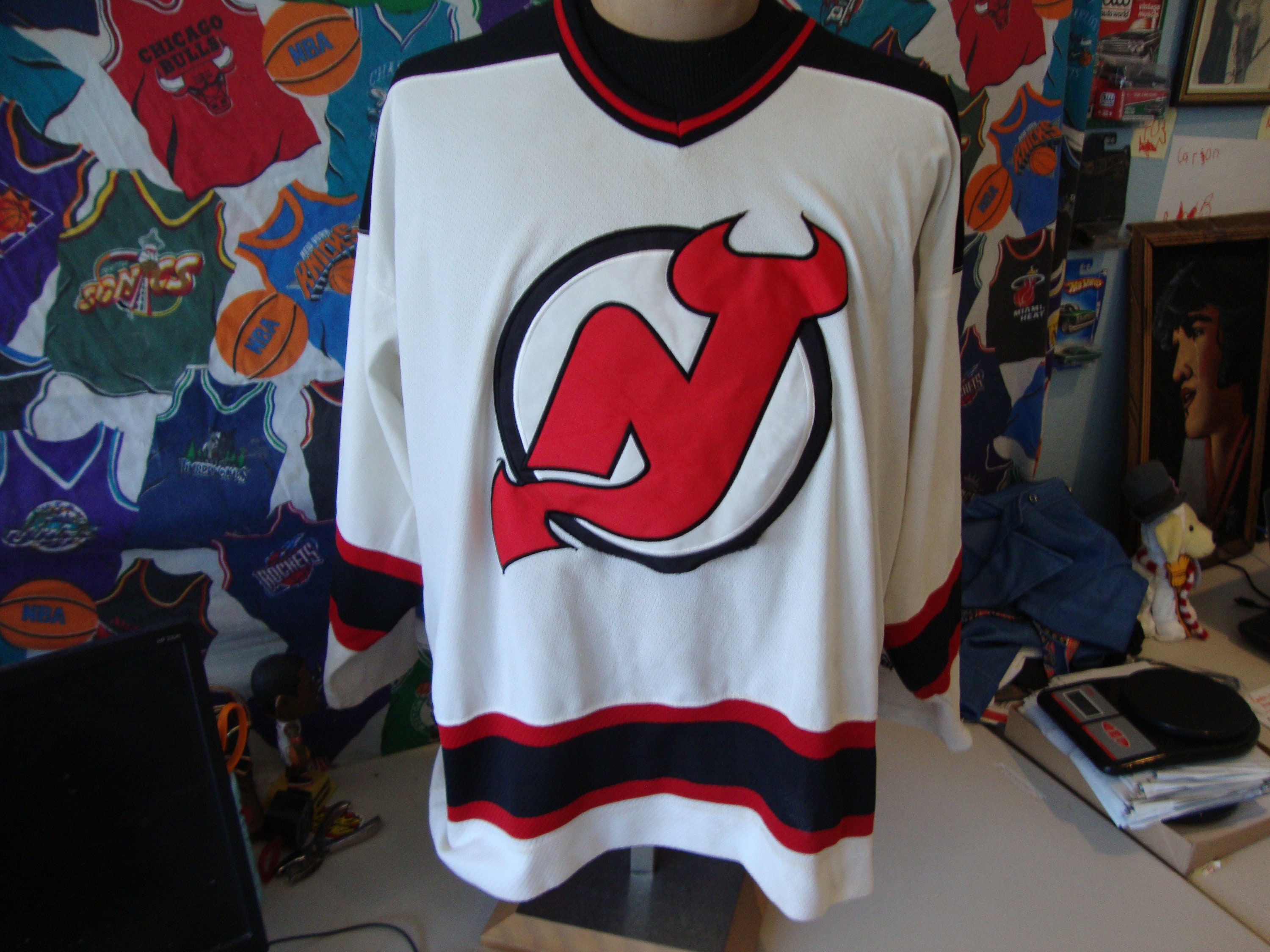 NHL New Jersey Devils Mickey Mouse Disney Hockey T Shirt Youth