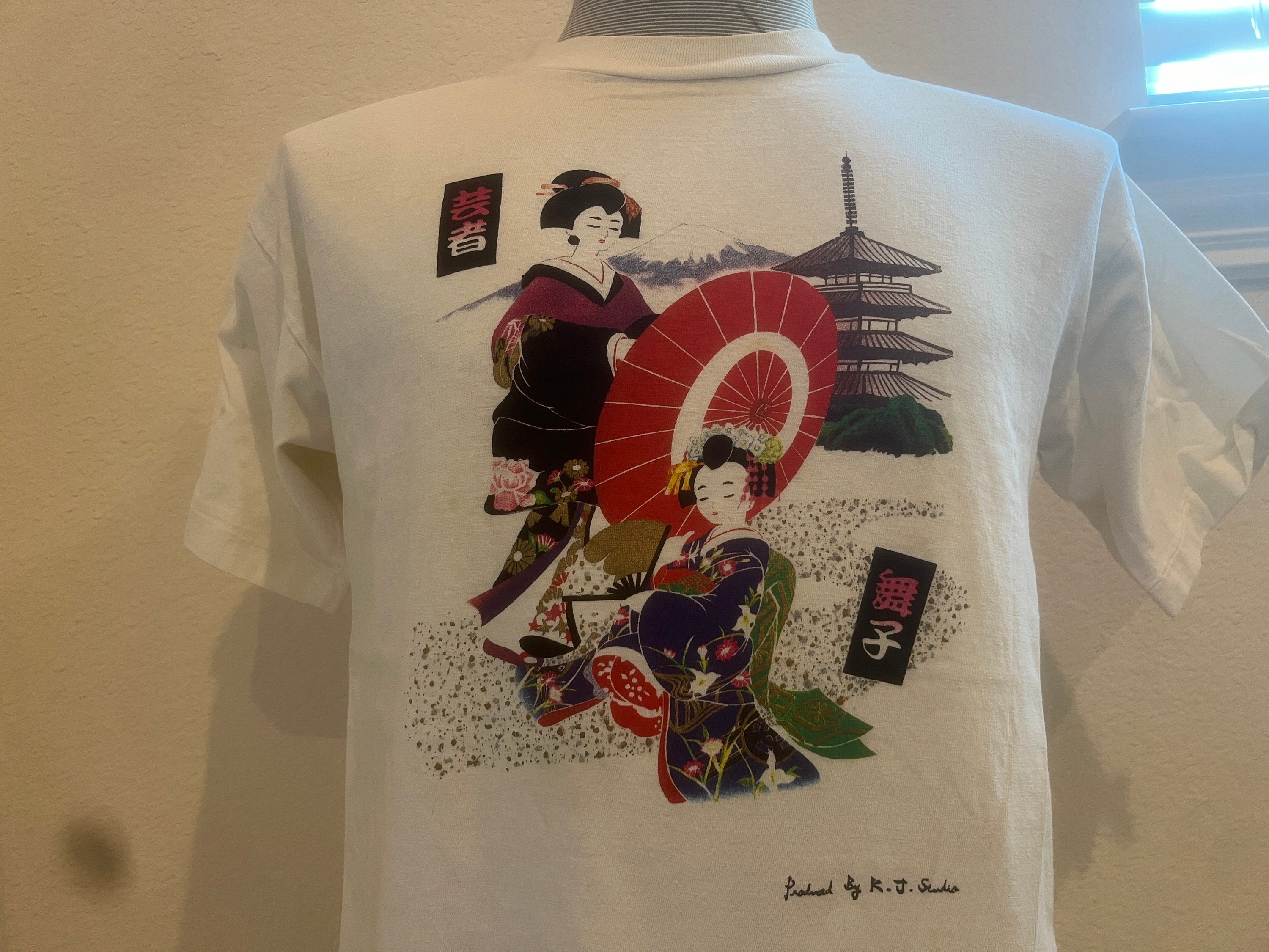 Vintage 90's Traditional Japanese Geisha Women Japan White T