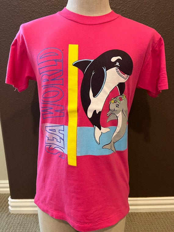 Vintage 90's Sea World Orca Dolphin Pink T Shirt … - image 2