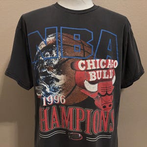 Vintage 90’s Chicago Bulls Champions 1996 NBA Finals Basketball T-shirt L