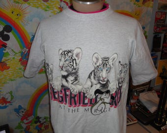 90\'s Siegfried & Roy The Mirage Las Vegas Leopard Flip Flops Vtg 1993 Siegfried and Roy White Tigers T-shirt Heather Gray  main image 4