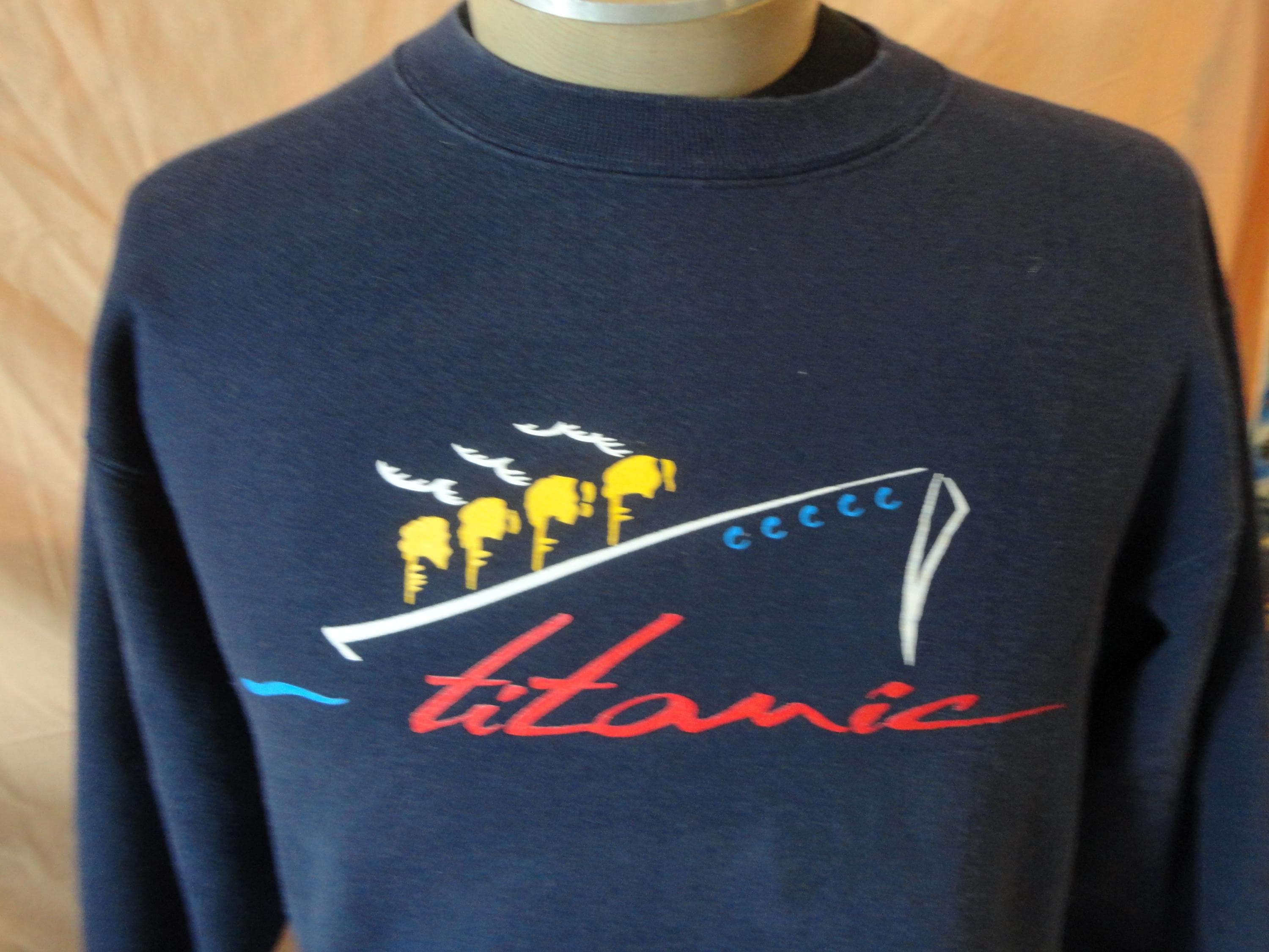 タイタニック　ヴィンテージスウェット Vintage 90's Titanic Crewneck Sweatshirt Size M - Etsy