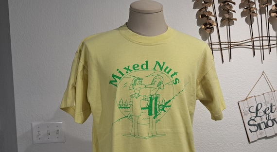Vintage 90s Mixed Nuts Fishing Yellow T-shirt Size XL 