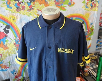 Vintage 1990s Michigan Wolverines Nike Team Sports Snap Basketball