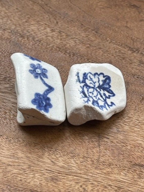 青い花模様の陶器の破片 Etsy 日本 シー陶器, 青と白の陶器の破片 多様