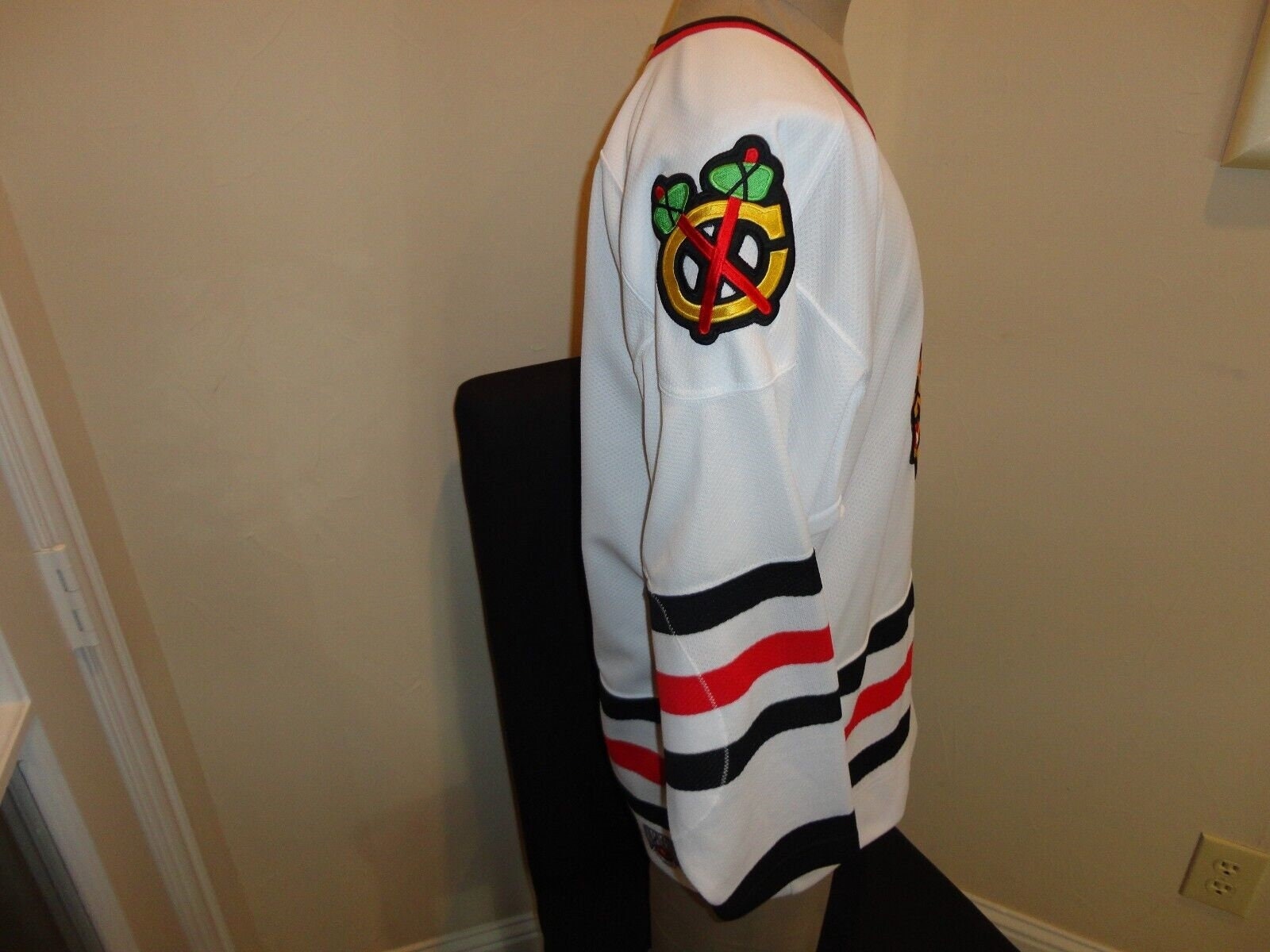 Starter White Chicago Blackhawks Jersey Size XL Embroidered White NHL –  Shop Thrift World