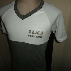Vtg 80's gris blanco USMA West Point Academia Militar 50-50 V Jersey Camisa Se adapta s